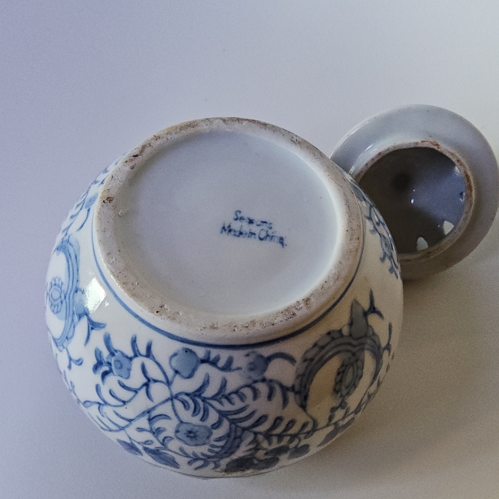 Blue and White Ceramic Decorative Potpourri Or Candle Holder Jar - Picture 4 of 6